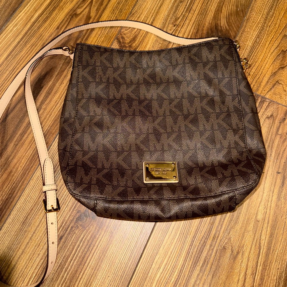 Michael Kors Jet Set Travel Crossbody
